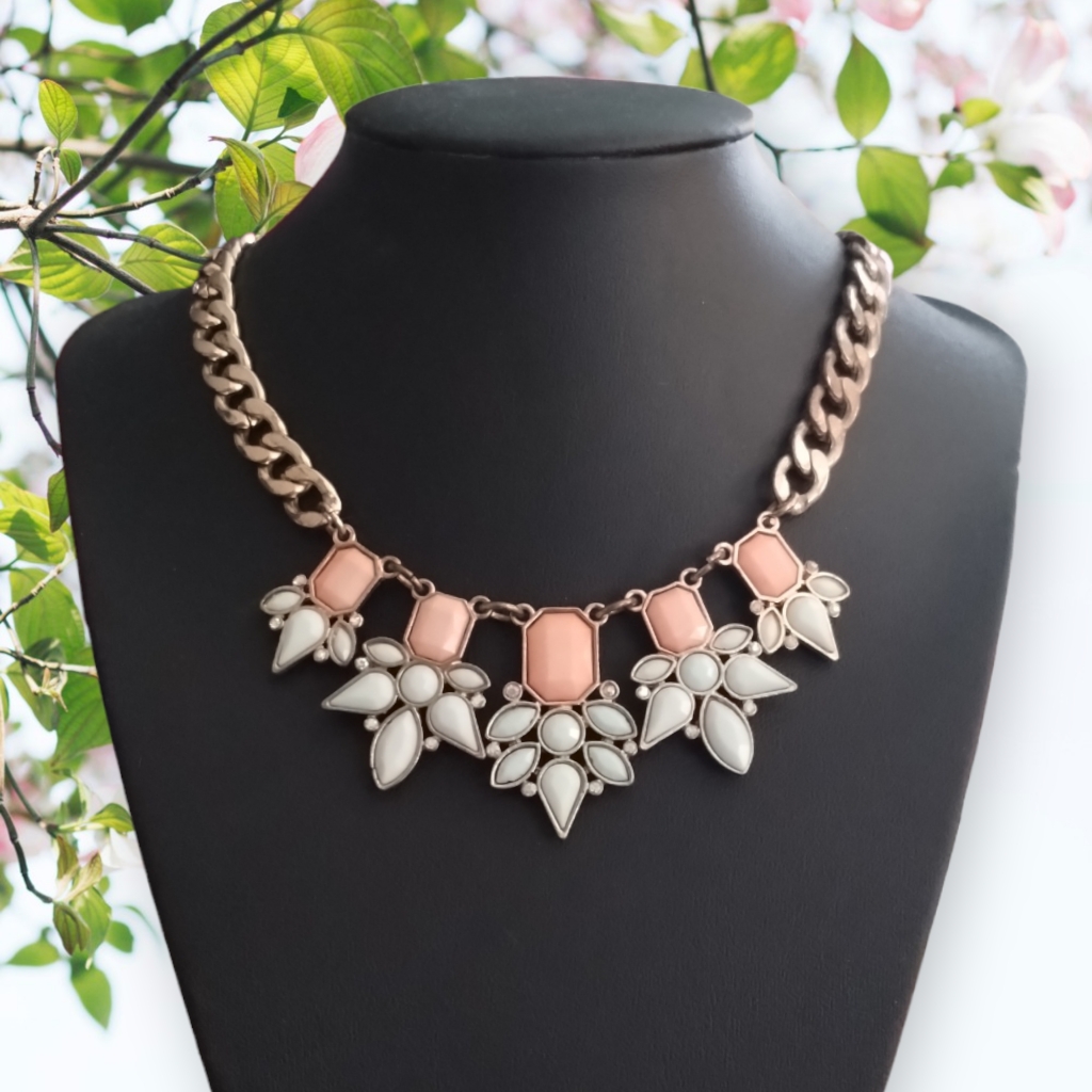 Charming Charlie Light Tone Peach And Mint Necklace